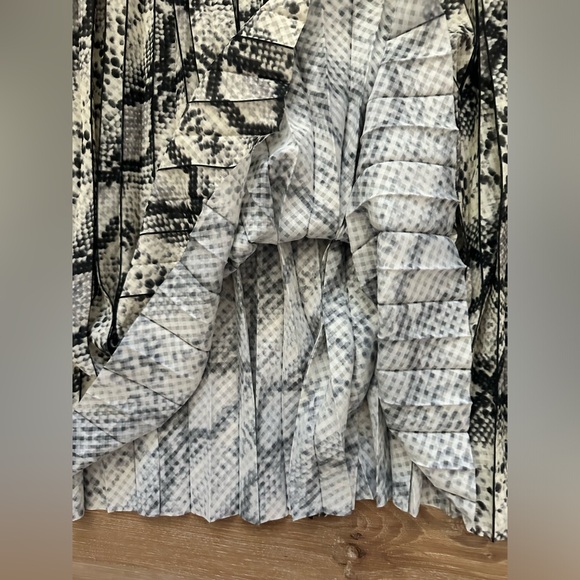 H&M Snake Print Pleated Midi Skirt 10 - Picture 4 of 6